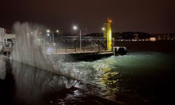 Rüzgar İstanbul’u sarstı: Sahillerde hayat dalgalarla mücadeleye döndü