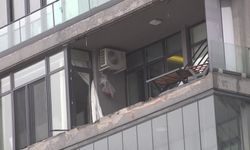 Bursa'da lodos lüks sitenin balkonlarını yerinden söktü