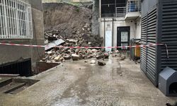 Edirne’de istinat duvarı çöktü: Balkonlar zarar gördü