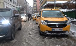 Karlı yollarda sadece kış lastiği yetersiz! Nelere dikkat edilmeli?