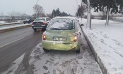 Edirne'de kar yağışı hayatı felç etti: Zincirleme kazada 9 araç birbirine girdi