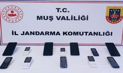 Muş’ta kargo yoluyla kaçak telefon sevkiyatına darbe