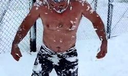 Yer Ankara! Eksi 15 derecede kar banyosu yaptı