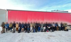 Sivas’ta kaçakçılığa darbe! Tır dorsesine gizlenen 25 kaçak göçmen yakalandı