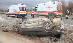 Konya’da devrilen otomobildeki 6 kişi yaralandı