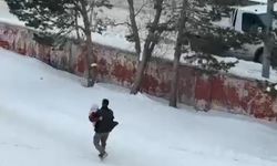 Babaannesini kucağında taşıyan genç konuştu: O bize çok baktı, şimdi bizim sıramız