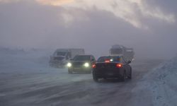 Erzurum-Artvin karayolunda tipi nedeniyle zincirleme kaza oldu