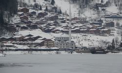 Uzungöl'ün çevresinde binlerce kişi horon tepti