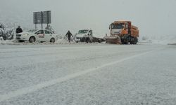 Antalya'da bazı ilçelerde kar yağışı etkili oldu