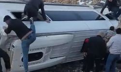 İşçileri taşıyan servis şarampole devrildi: 10 yaralı