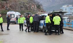 Amasya’da ‘dur’ ihtarına uymadı, önüne çıkan polise çarptı
