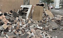 Edirne’de apartman bacası çöktü