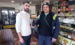 Adana'da örnek davranış: Kayıp telefonu sahibine teslim etti