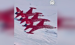 Türk Yıldızları eğitim uçuşundaki görüntüsü heyecan yarattı
