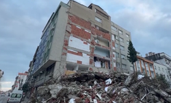 Bina sakinleri şokta: Apartmanın duvarı olmadığı ortaya çıktı