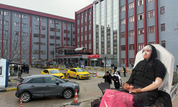 Adliye yolunda vahşet: "Şikayetini geri çek" dedi, kabul etmeyince başını taşla ezdi!