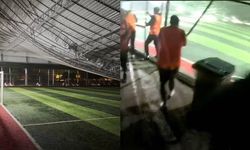 Antalya'da şiddetli fırtına halı sahanın çatısını çökertti! O anlar kamerada