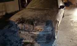 Arnavutköy'de otomobil yangını: 2 araç kül oldu