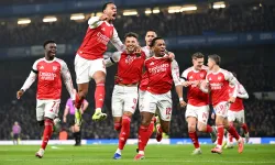 Gol düellosuna sahne olan Londra derbisinde kazanan Arsenal