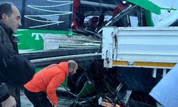 Tokat-Sivas karayolunda yolcu otobüsü tıra çarptı