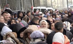 Bursa’da açılışta kaos: 100 liralık ürünler izdiham yarattı