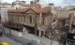 Edremit'in tarihi sembol binalarından biri kısmen çöktü