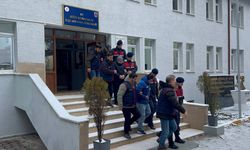 Yaşlı kadını hedef alan dolandırıcılar kıskıvrak yakalandı