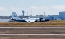 NASA'ya ait araştırma uçağı arıza nedeniyle gövde üzerine iniş yaptı