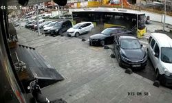 Esenler'de İETT otobüsü park halindeki araçlara çarptığı kaza kamerada