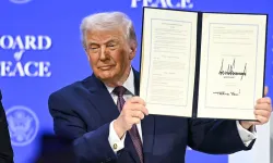 Avrupa katılmadı, Trump imzayı attı: Yeni müttefiklerle "Barış Konseyi" şovu