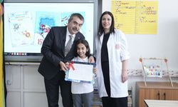 Bakan Tekin'den karnelerden 'Atatürk kaldırıldı' iddiaları ile ilgili açıklama: En az onlar kadar seviyoruz