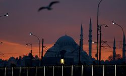 Akşam ezanı saat kaçta okunuyor? Berat Kandili ezan saatleri: İstanbul, Ankara ve İzmir ezan saatleri