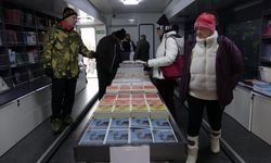 Çankırı'daki mobil kitap mağazasına yoğun ilgi