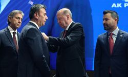 Cumhurbaşkanı Erdoğan, AK Parti’ye katılan 4 belediye başkanına rozet taktı