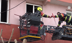 Balıkesir itfaiyesi bayrağı alevlere teslim etmedi