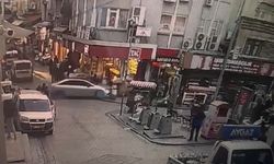 Eminönü'nde gaz ile freni karıştıran şoför vatandaşlara çarptı