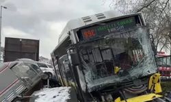 Esenler'de İETT otobüsü otoparka daldı: Ortalık savaş alanına döndü