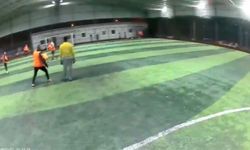 Antalya'da şiddetli fırtına halı sahanın çatısını çökertti! O anlar kamerada