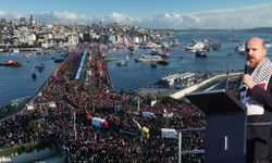 İstanbul'da yeni yılda "Gazze" yürüyüşü: On binler Galata Köprüsü'nde