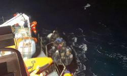 İzmir açıklarında su alan bottaki kayıp 7 düzensiz göçmenden 1'inin cesedine ulaşıldı