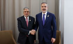 Bakan Fidan, Pakistanlı Mevkidaşı Dar ile görüştü