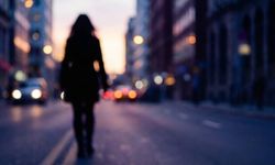 İzmir'de 15 milyonluk tuzak! Sahte kadın profiliyle dolandırıp görüntülerini kaydettiler