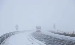 Yoğun kar ve tipi nedeniyle Kayseri-Malatya kara yolu trafiğe kapatıldı