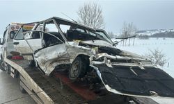 Kastamonu'da iki otomobil kafa kafaya çarpıştı: 1 ölü, 2 yaralı