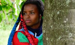 Kenyalı aktivistten Guinness Rekoru! 3 gün boyunca ağaca sarıldı