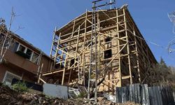 Depremde ağır hasar almıştı: 169 yıllık tarihi cami yeniden ibadete hazırlanıyor