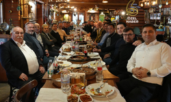 Fenerbahçe ve Beşiktaş efsaneleri dostluk sofrasında buluştu