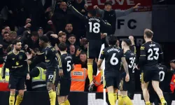 Manchester United ligin zirvesini karıştırdı