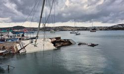 Muğla’da şiddetli rüzgar nedeniyle tekne battı