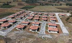 Osmaniye’de yapımı tamamlanan köy evleri hak sahiplerine teslim edildi